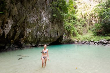 Tayland Emerald mağara kadında