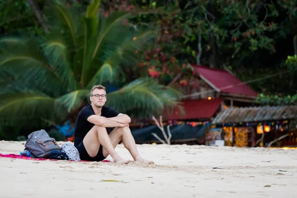 Homem no tropical Koh Mook — Fotografia de Stock