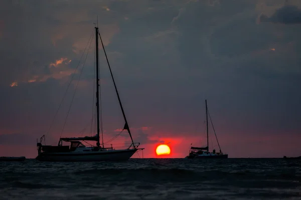 Tramonto tropicale su Koh Mook — Foto Stock