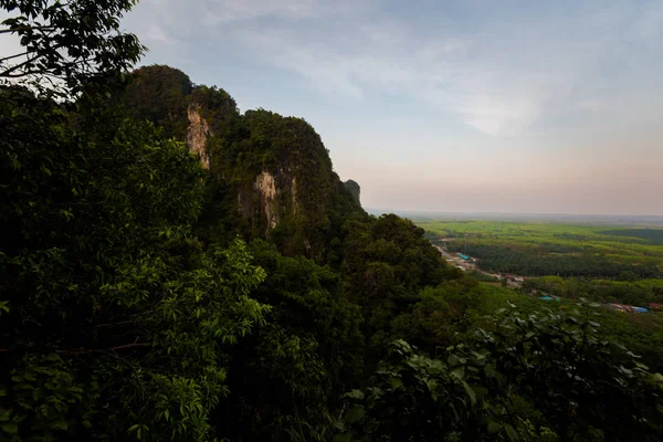 Templo de la cueva del tigre de Krabi —  Fotos de Stock