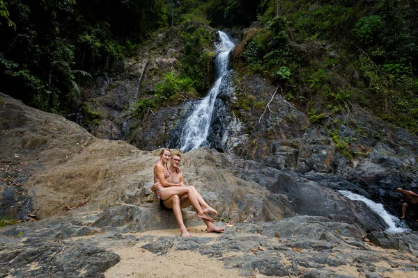 懐に滝の観光 — ストック写真