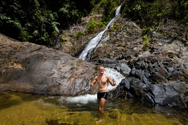 懐に滝の観光 — ストック写真