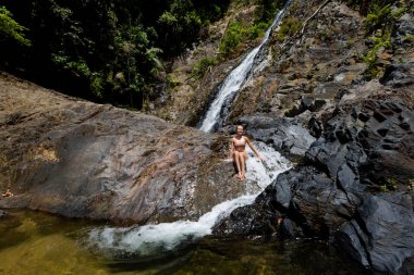 Turist Huai için şelale üzerinde