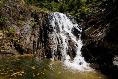 Krabi Huai için şelale