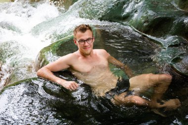 Turist Krabi Kaplıcalar şelale