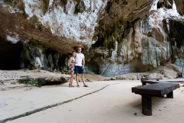 Touristen auf dem phra nang rail — Stockfoto