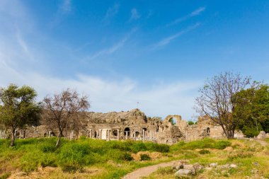 Türkiye, Antalya 'daki Side City' nin güzel antik mimarisi. Güzel eski arkeoloji parkı.