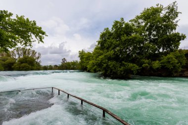 Türkiye 'deki güzel Manavgat Selalesi Şelalesi, Antalya. Güzel doğa parkı.