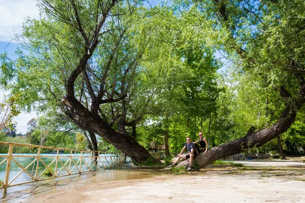 Hermosa Pareja Turistas Luna Miel Manavgat Selalesi Falls Turquía Antalya —  Fotos de Stock