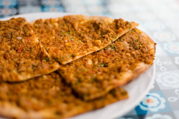土耳其马纳瓦特市边的新鲜拉赫曼披萨 美味的土耳其菜 — 图库照片