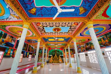 Güzel Khmer Tapınağı 'nın mimarisi Chua Khmer Xuan Phu Binh Minh in Tinh Bien, Mekong Delta