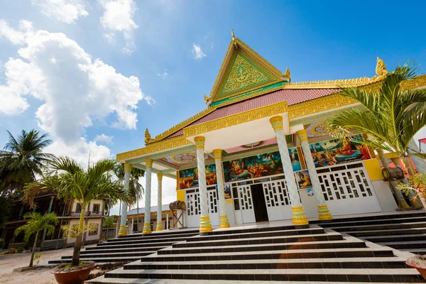 Architettura Del Bellissimo Tempio Khmer Chua Khmer Xuan Phu Binh — Foto Stock