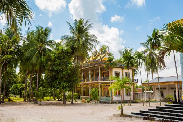 Architettura Del Bellissimo Tempio Khmer Chua Khmer Xuan Phu Binh — Foto Stock