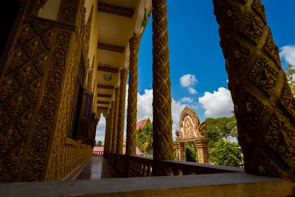 美しいクメール寺院の建築チュア クメール スアン メコンデルタ — ストック写真