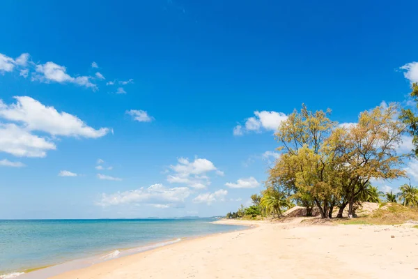 位于越南巴乔地区的热带富曲岛的夏季海景 东隆海滨带蓝天的景观 — 图库照片