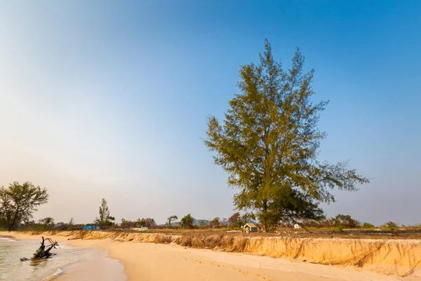 ベトナムの熱帯フーコック島 クアロー地域での夏の海景 青空が広がるオン ランビーチエリアの風景 — ストック写真