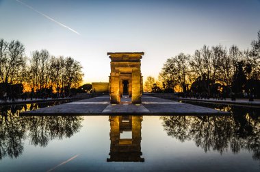 Templo Debod de. İspanyol başkenti Madrid en çok ziyaret edilen anıtlarından bir bakış. Mısır'dan hediye.