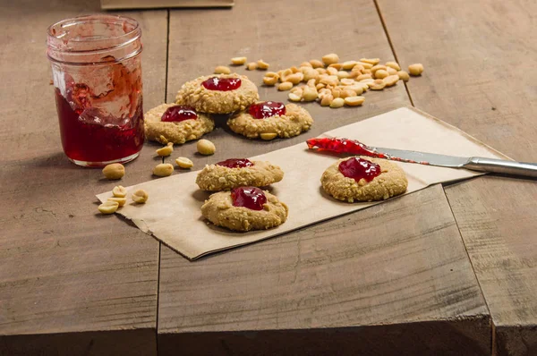 Mogyoróvaj cookie-kat a zselé — Stock Fotó