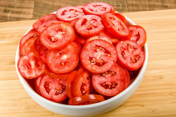 Rodajas de tomates rojos — Foto de Stock