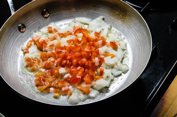 Red peppers and onions sauting in fry pan — Stock Photo, Image