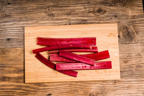 Cut Rhubarb stalks on a cutting board — Stock Photo, Image