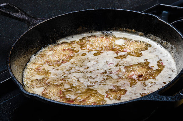 Boiling oil or grease in skillet