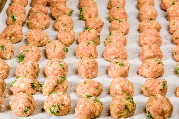 Raw formed meat balls ready to bake — Stock Photo, Image