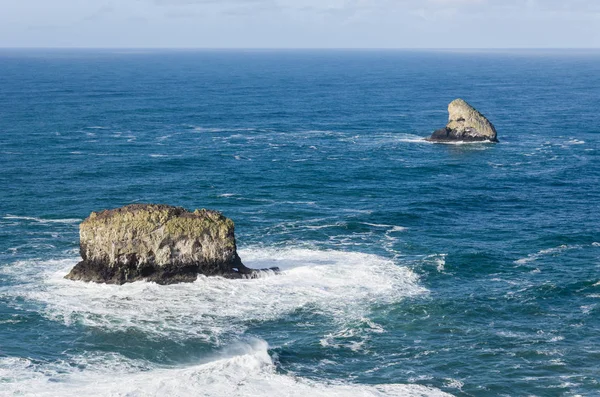 Pyramid Rock et Pillar Rock au large du cap Meares Oregon — Photo