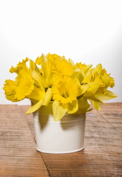Yellow dafodills in white bucket — Stock Photo, Image
