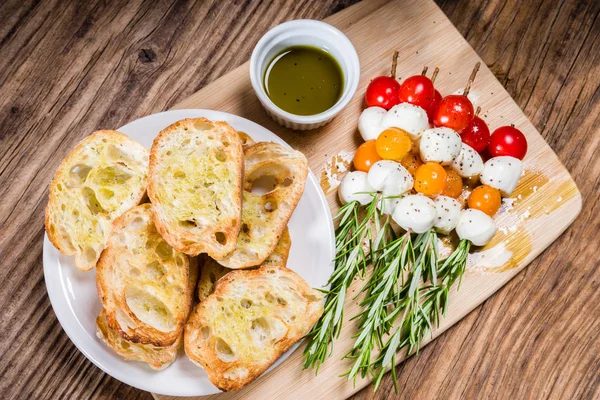 Tomato cheese and bread appetizers — Stock Photo, Image