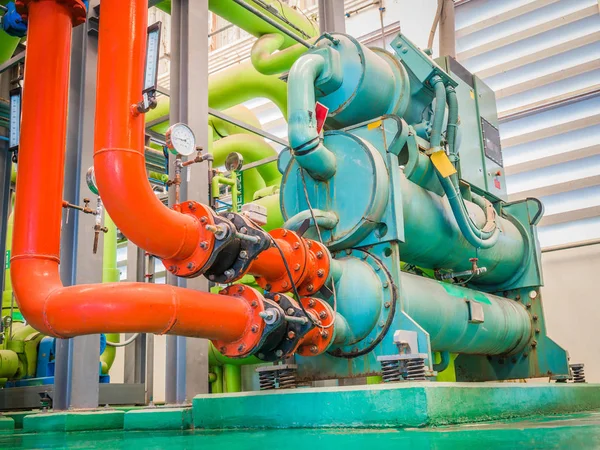 Refroidisseur Électrique Avec Tube Plein Couleur Utilisé Pour Refroidissement Bâtiment Photos De Stock Libres De Droits