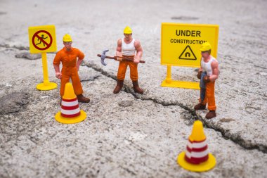 Sokak kırık, minyatür resim onarmak için bakım ekibi