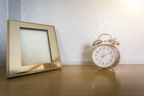 Relógio Mesa Com Moldura Foto Quarto Com Sinalização Tom Quente — Fotografia de Stock