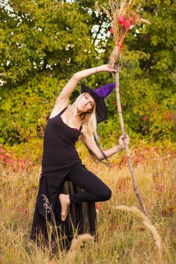 Aktif erkek cadı kostüm pratik yoga