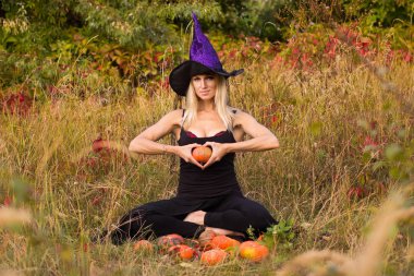 Cadı kostüm eğitim lotus kız poz