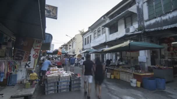 Timelapse mensen gaan winkelen op de Chowrasta markt Georgetown — Stockvideo