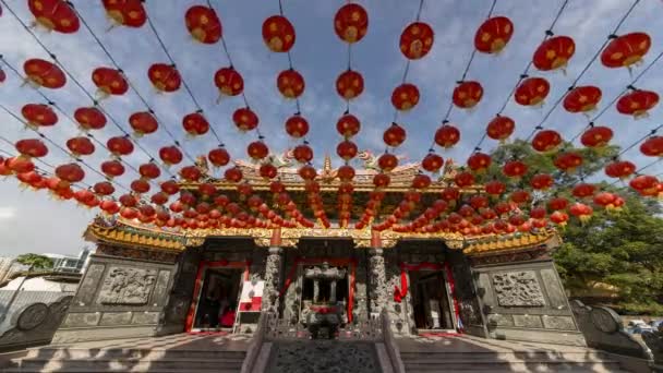빨강 나무 등 바구니 장식 Timelapse 전통적인 현지 중국 사원 — 비디오
