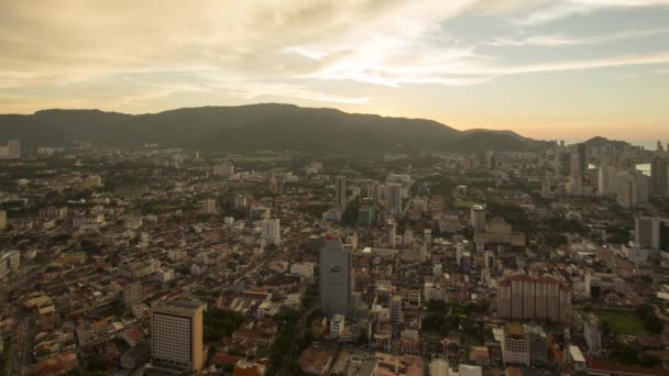 TimeLapse arany naplemente kilátás a tetején, a Komtar — Stock videók