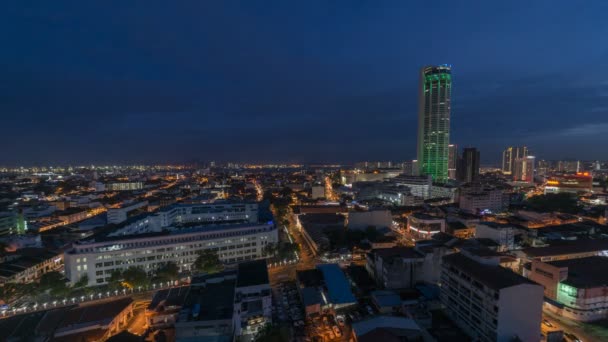 Timelapse muhteşem ışık görüntü üzerinde Komtar öngörülen bina. — Stok video