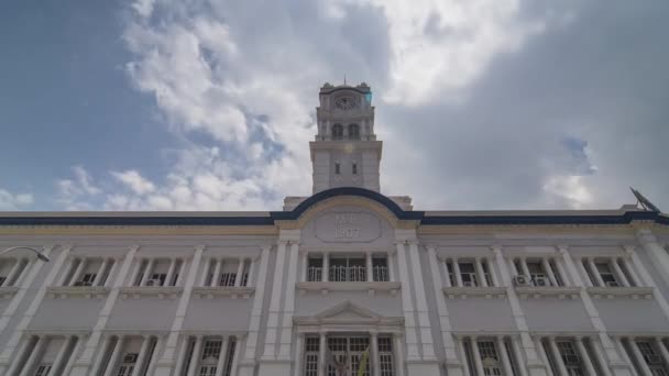 Vue de face du bâtiment des douanes (était Malayan Railway Building ) . — Video