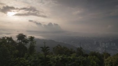 Timelapse kalın sis Georgetown, Penang, engellenecek görünümünü neden.