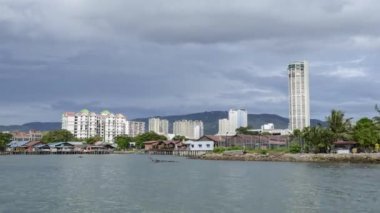 Diffüz ışık bulut nüfuz ve Komtar, Penang bina en yüksek ulaşmak.