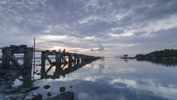Timelapse sunrise with cloudy sky of broken bridge at Jelutong. — Stock Video