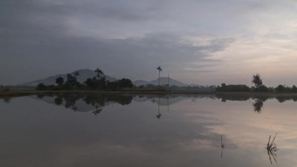 Imelapse reflection of natural vast open area during water flooded — Stock Video