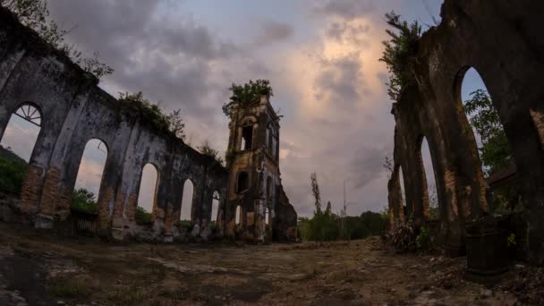 Timelapse opuszczony Kościół Najświętszego Serca Pana Jezusa. — Wideo stockowe