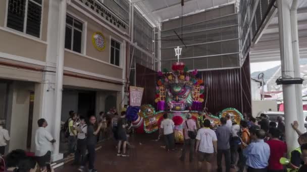 Efigie de papel de instalación Timelapse del Rey Fantasma — Vídeo de stock