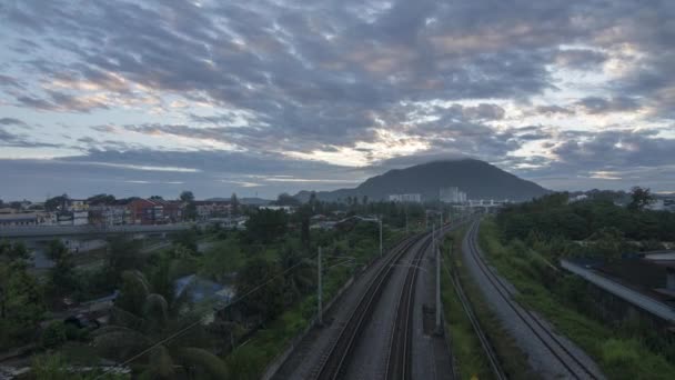 Timelapse ferrocarril de transporte en el colorido amanecer — Vídeos de Stock