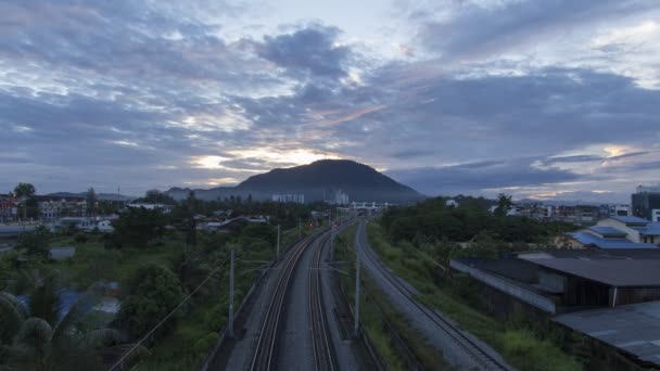 Timelapse che conduce la strada ferroviaria verso la collina Tokun — Video Stock