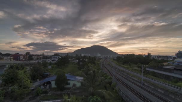 L'alba di Timelapse sulla ferrovia KTM (Keretapi Tanah Melayu) — Video Stock