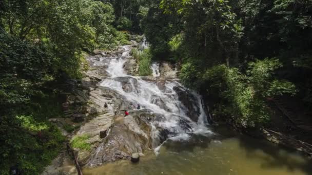 Timelapse καταρράκτη νερού από κορυφή σε Lata Bayu, Kedah, — Αρχείο Βίντεο
